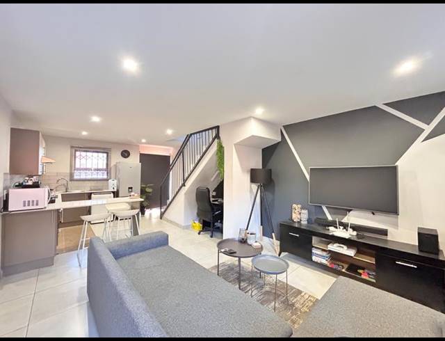 2 BEDROOM APARTMENT FOR SALE IN THERESAPARK